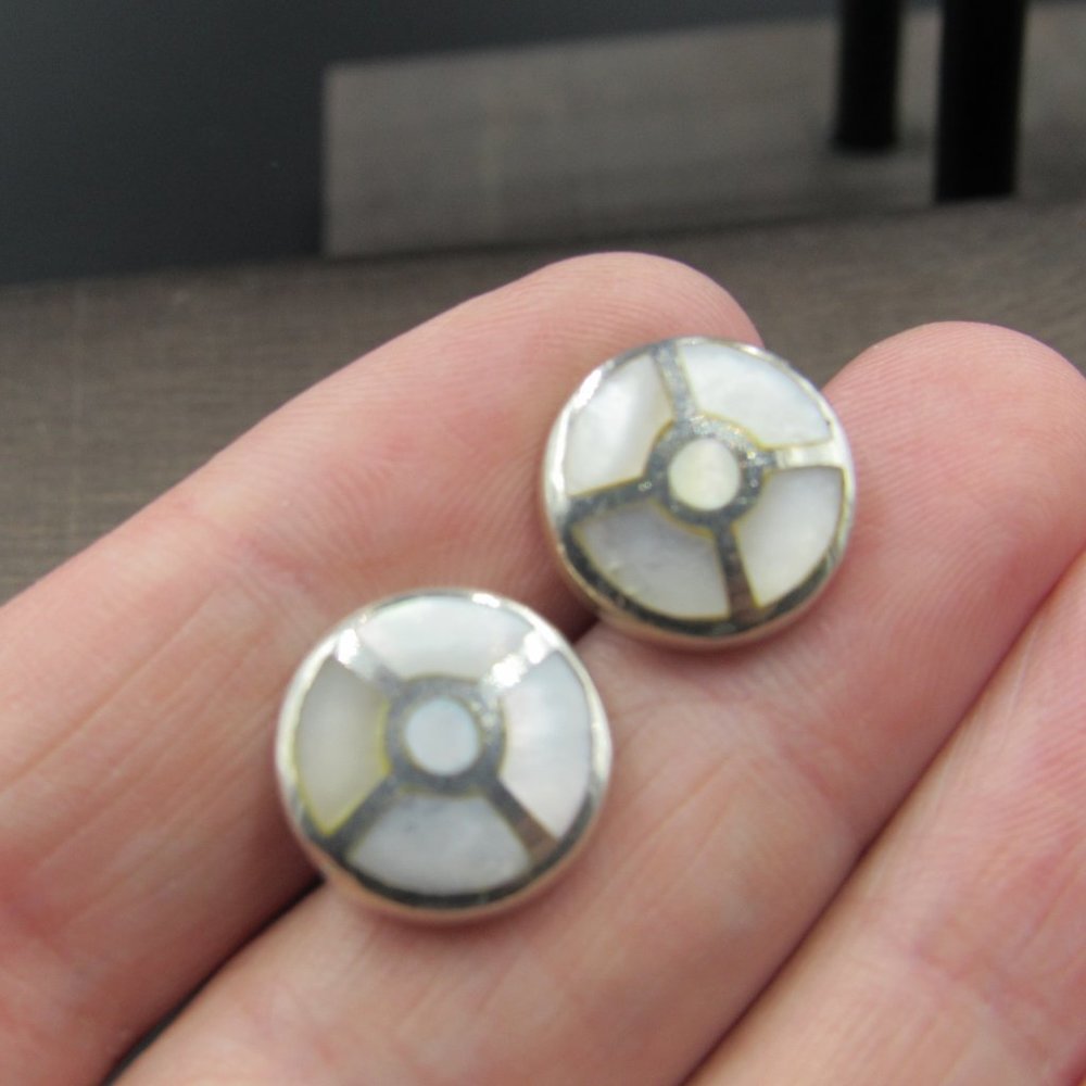 Sterling Silver Round Shield Style Shell Inlay Ea… - image 2